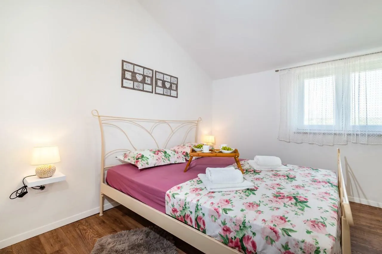 Apartman Zozzy Posedarje Apartment