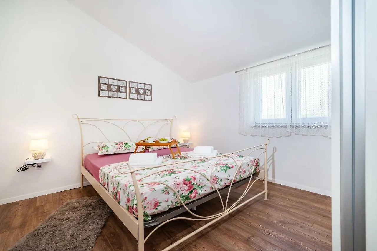 Apartment Apartman Zozzy Posedarje
