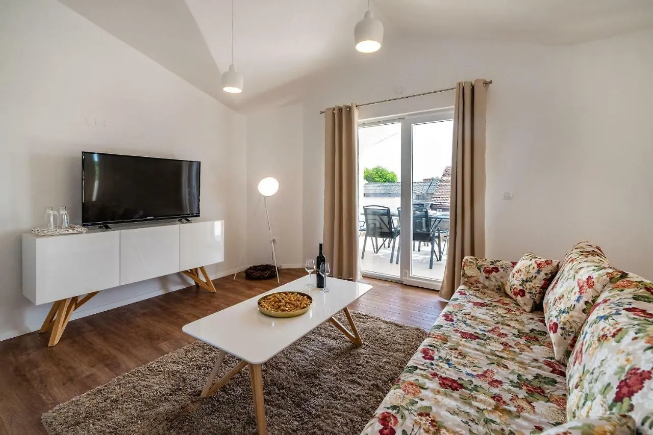 Apartment Apartman Zozzy Posedarje Croatia