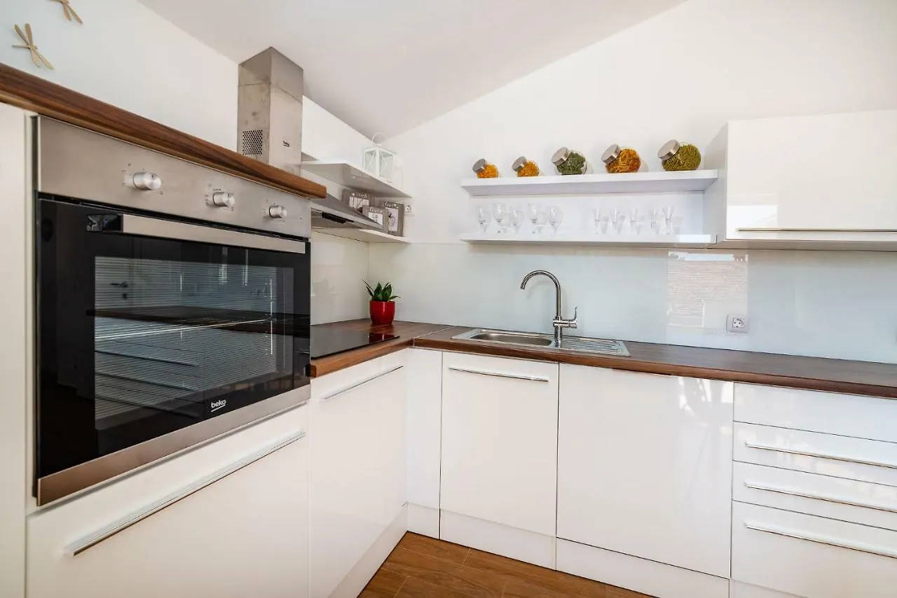 Apartment Apartman Zozzy Posedarje Croatia